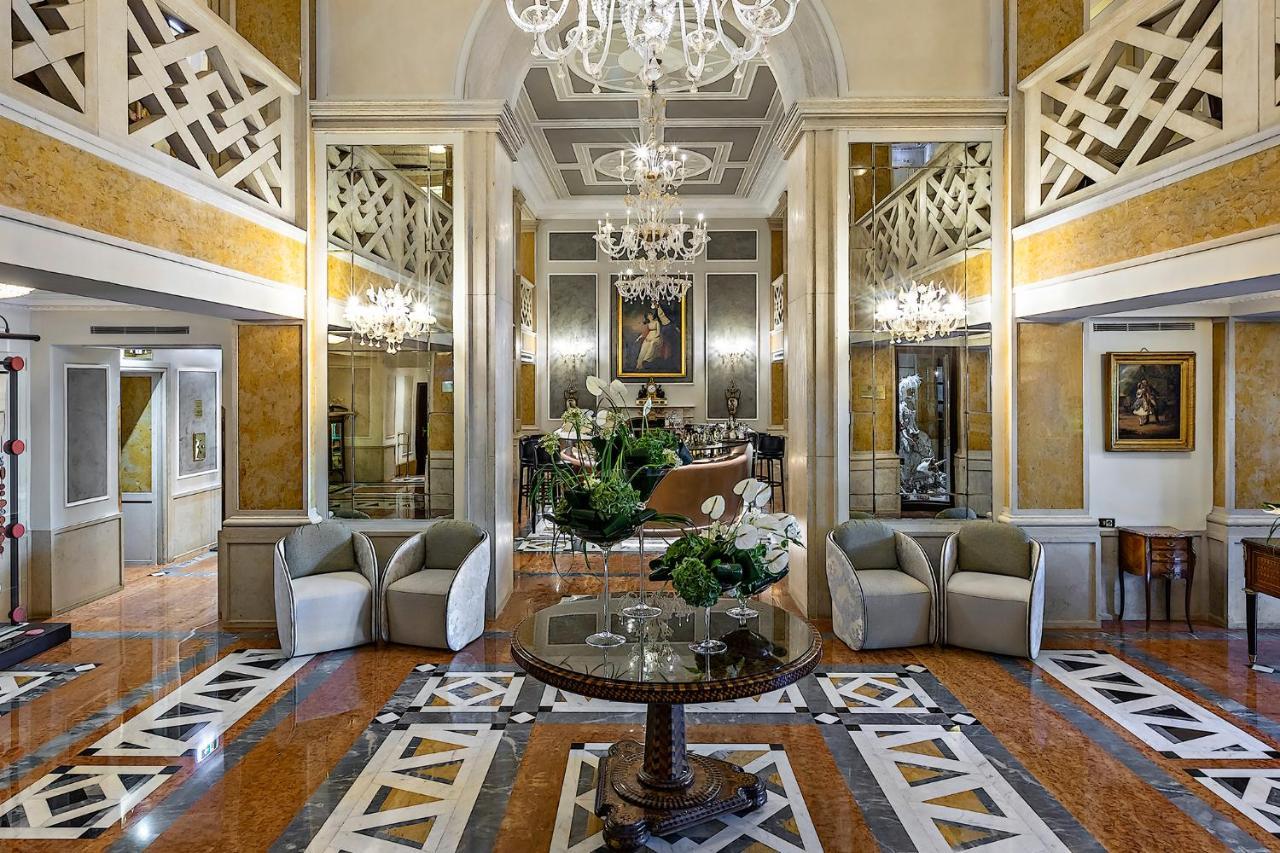 Baglioni Hotel Luna - The Leading Hotels Of The World Венеция Экстерьер фото The lobby of the hotel